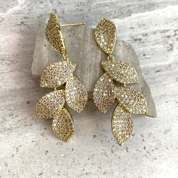 NEW~ Anthropologie SHASHI Gold Pavé Crystal Leaf Dangle Earrings - Picture 7 of 12
